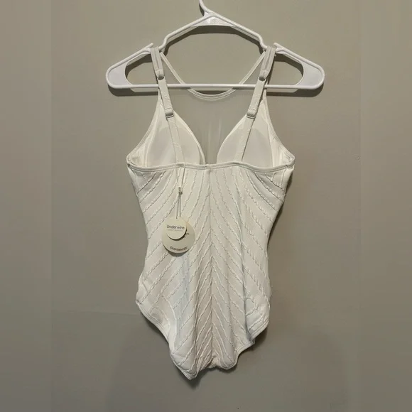 NWT Contours by Coco Reef High Neck One Piece Swimsuit Size 8 32 C Cup - Picture 6 of 11